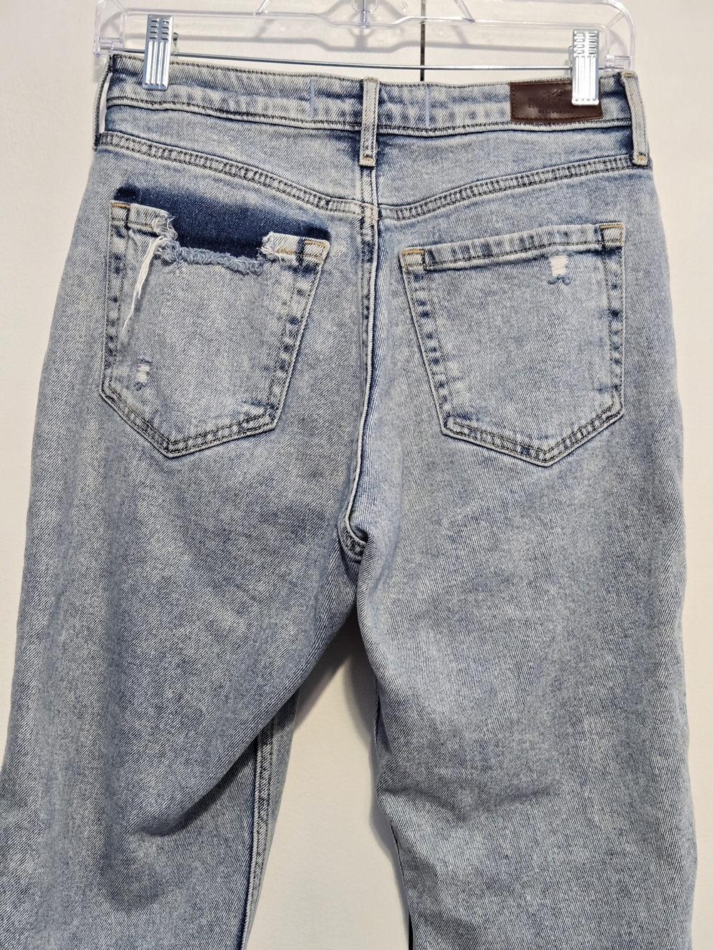 Hollister Curvy High Rise Mom Jeans Light Wash Distressed Women's 26x27 - Picture 6 of 6